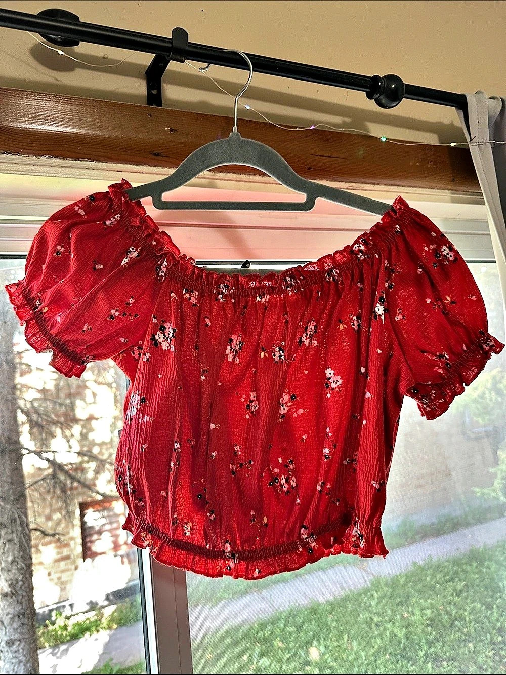 Divided Floral Puff Sleeve Crop Top in Red Size Medium